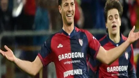 女篮中国位居世界第四，新华网披露。